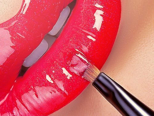 12 лучших блесков для губ