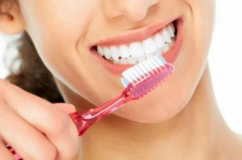 10 лучших отбеливающих зубных паст