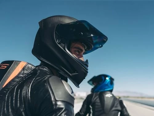 12 лучших мотошлемов