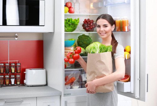 12 лучших узких холодильников
